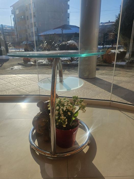 Диван с две кресла и масичка (подарък).