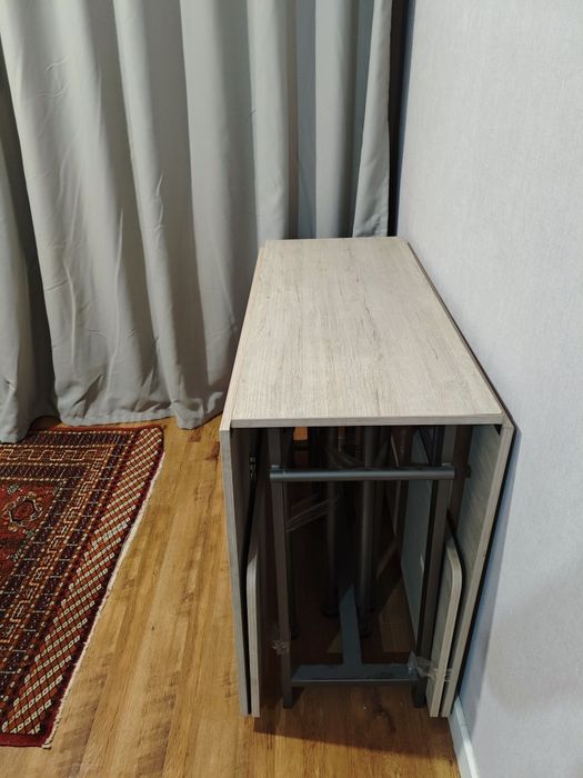 Продам стол книга