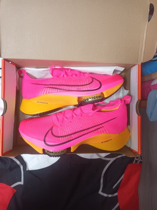 Vând Nike Air Zoom Tempo Next