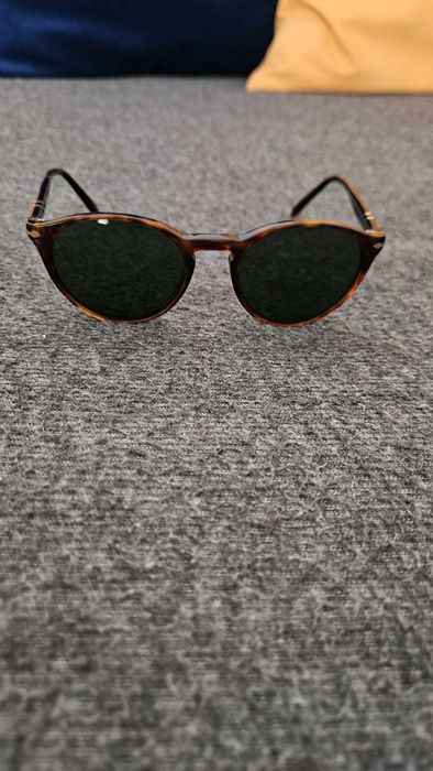Продавам слънчеви очила мъжки/женски Persol 3092 sm hand made in Italy