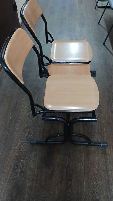 Школьные парты в комплекте со стульями