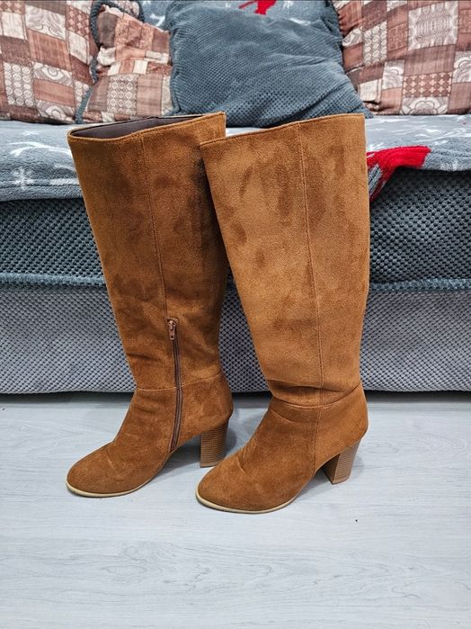 Cizme elegante înalte marime 39 toc de 9 cm