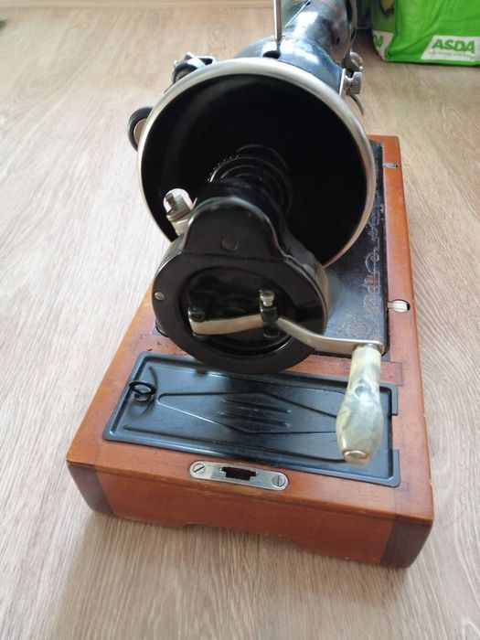 Стара ръчна руска шевна машина Union