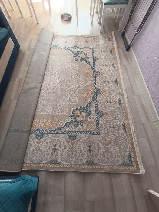 Ковёр в хорошем состоянии