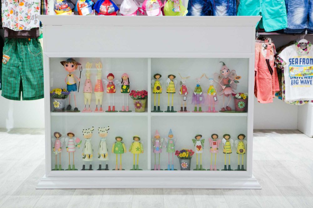 Бюра с чекмеджета за търговски обект