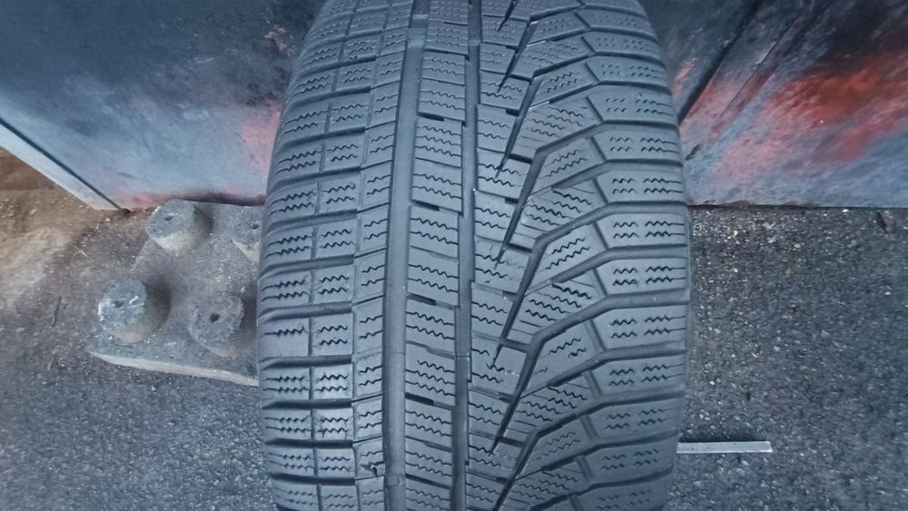 225/40/18 Hankook