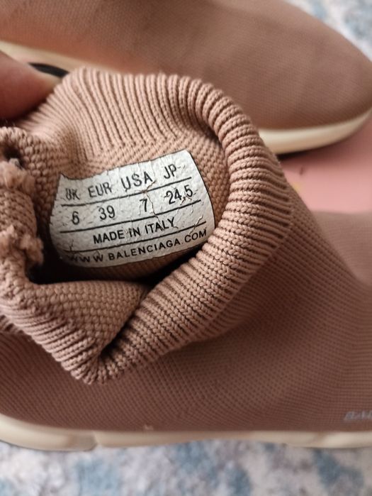 Женские кроссовки