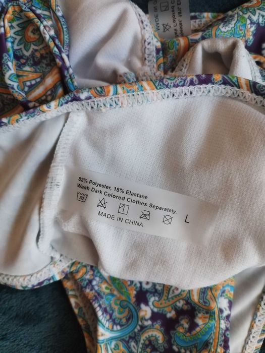 Costum de baie din doua piese, multicolor, marime L.  Purtat o singura