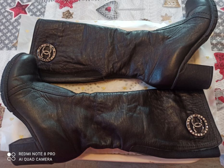 Продавам не много носени ботуши-естествена кожа  с вата N 39-34 евро