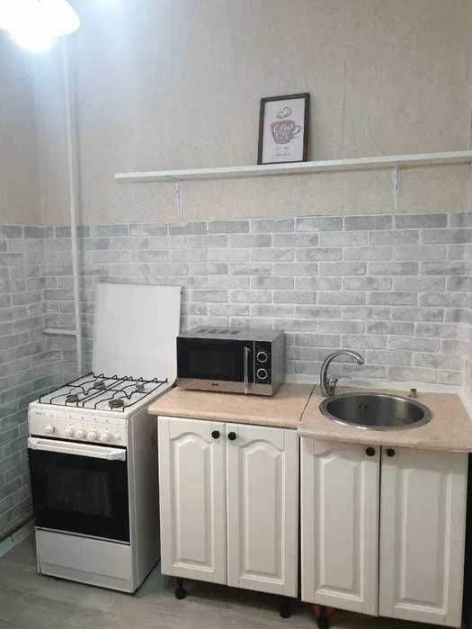 Продам для строителей рабочие: газплиту 10к, раковину 5к, унитаз 5к
