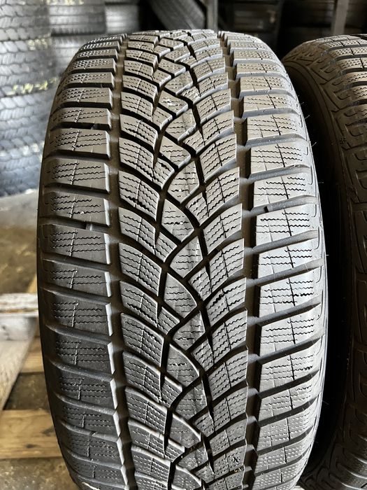 2 anvelope iarna ca NOI 225/45/17 , GoodYear , 8 mm !