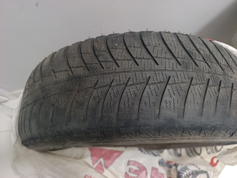 Продам резину в хор.сост. навесные на естиму.2.4 об.