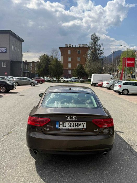 Mașina audi A 5 sportblack
