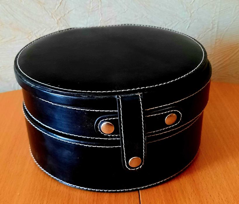 Кожена кутия за козметика/бижута