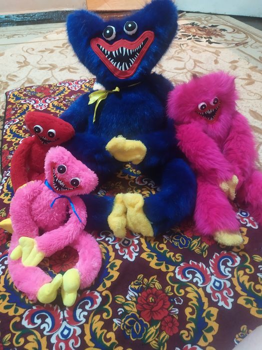 Хаги ваги игрушки,семья Хаги ваги в отличном состоянии,почти новые.