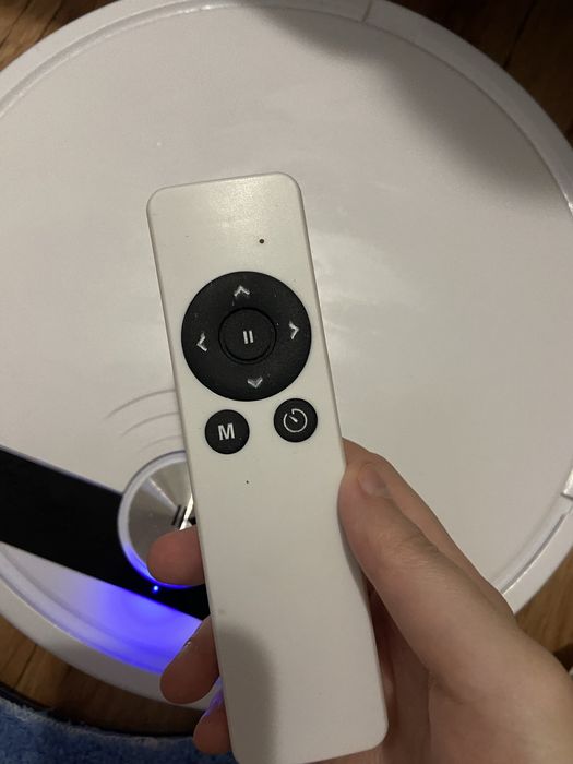 продам робот пылесос в хорошем состоянии