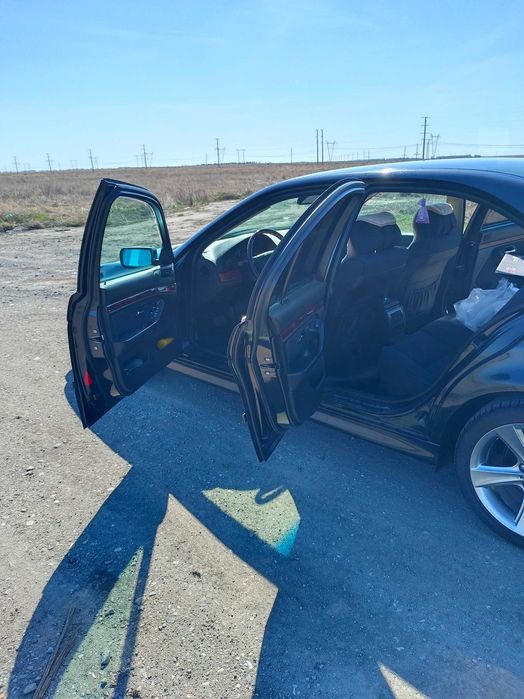 Автомобиль БМВ5 525i