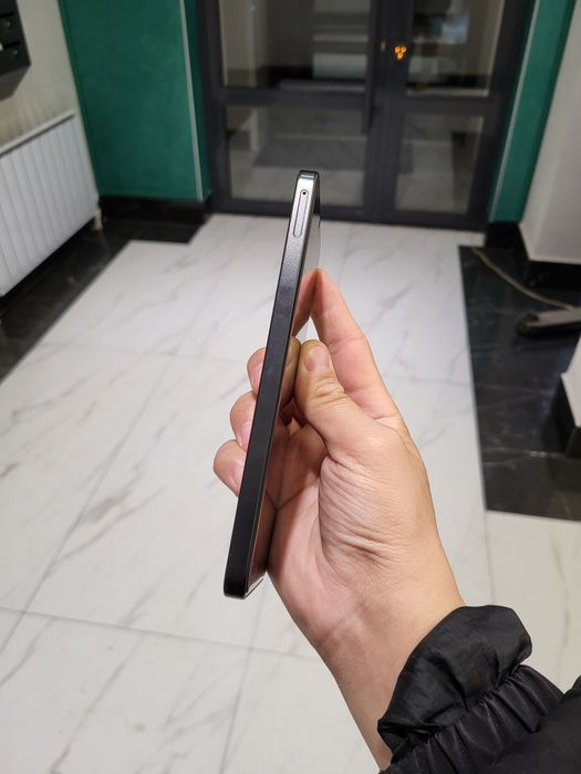 Samsung A17 + наушники новые