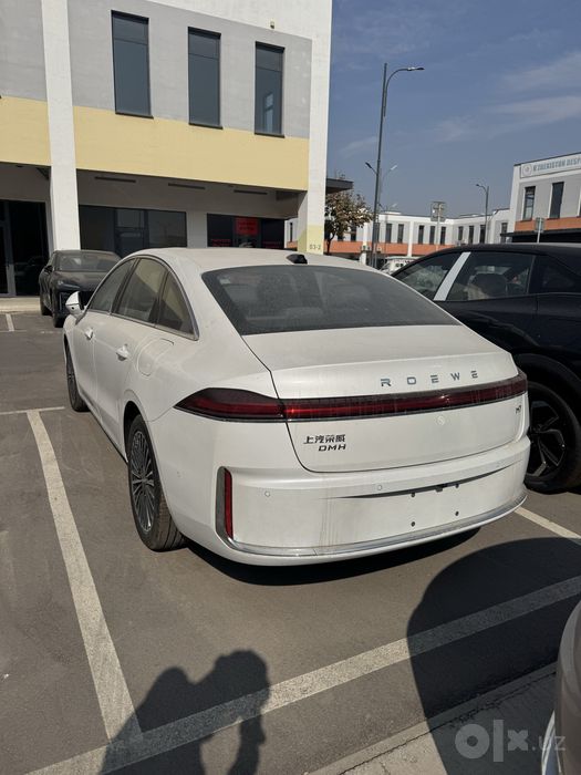 Roewe M7 sotuvda