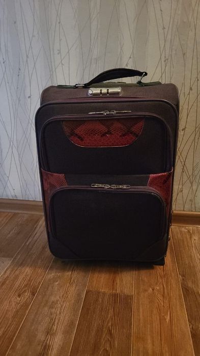 Чемодан 3000 тенге