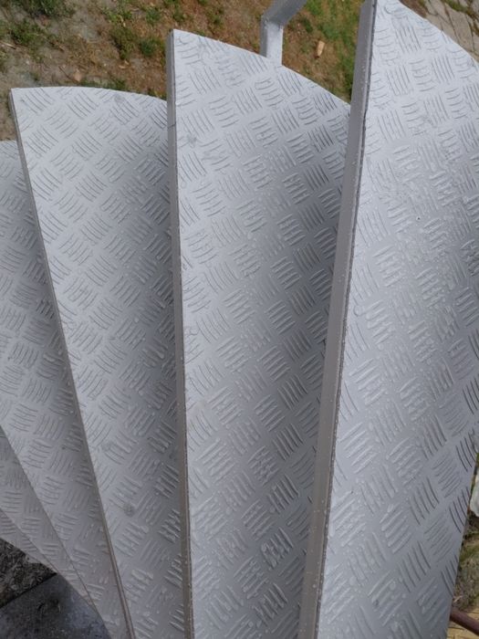 Vănd scară zincată facem și la comandă