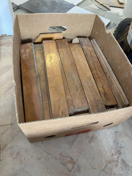 Vand 3 lazi parchet lemn masiv