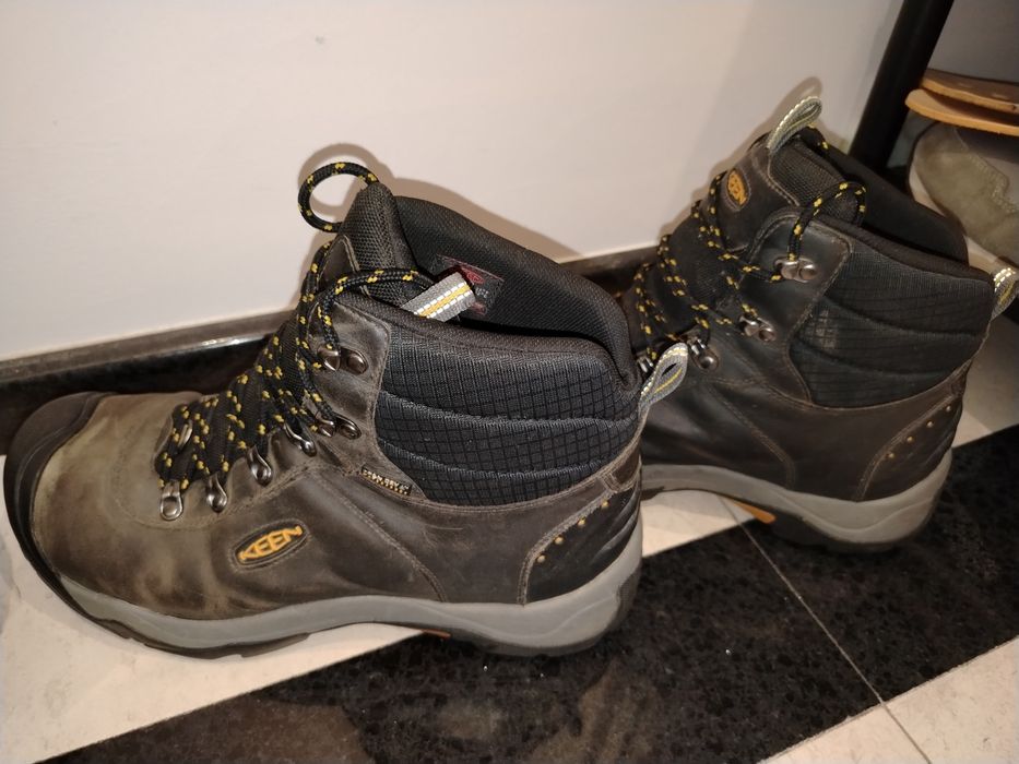 Зимни трекинг обувки Keen