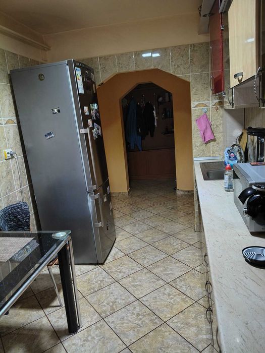 Inchiriez apartament cu 3 camere zona Ultracentrala