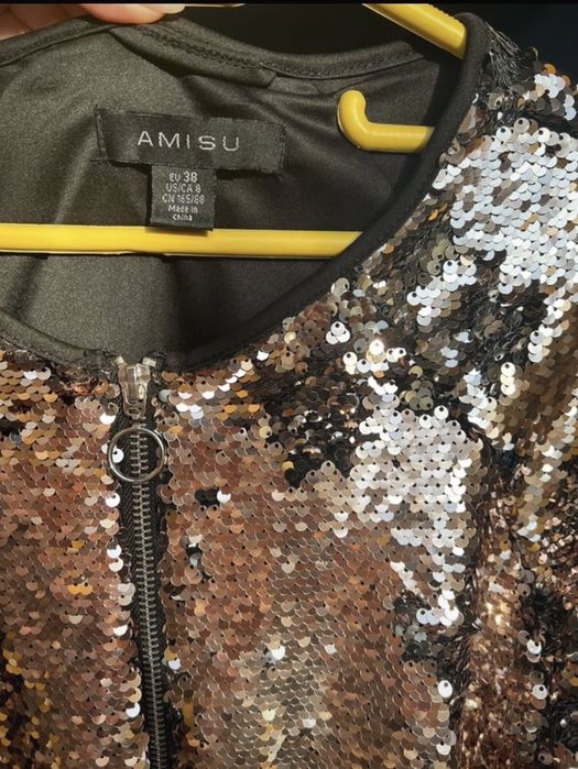 Jacheta paiete Amisu