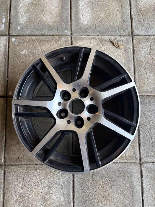 Set de jante din aliaj de 16” + anvelope