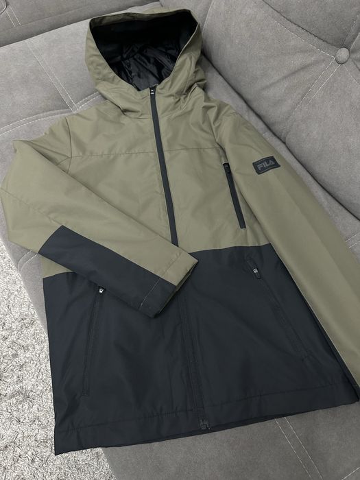 Продам куртку на мальчика