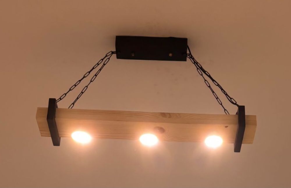 Lustre handmade din lemn