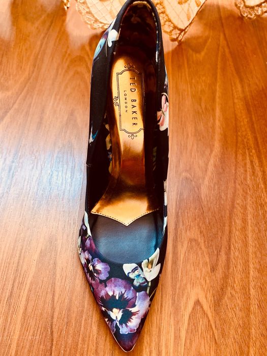 Ted Baker pantofi stiletto si papuci pufosi noi marime 37