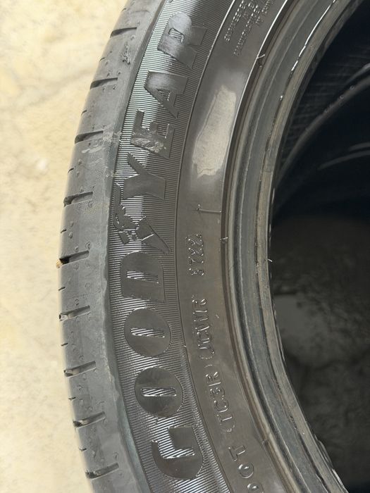 215/55/17 комплект летник шины Goodyear