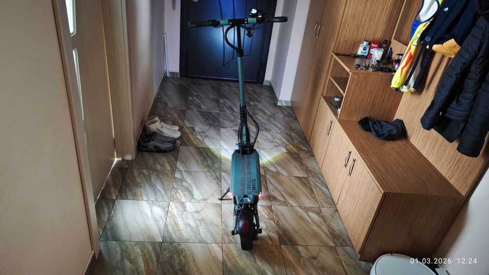 Продавам електрическа тротинетка Vsett 8