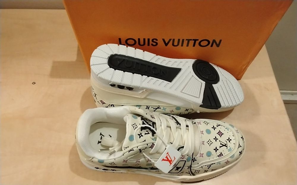 Adidași louis Vuitton