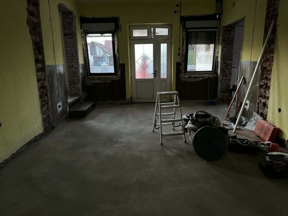 Vând casa urgent