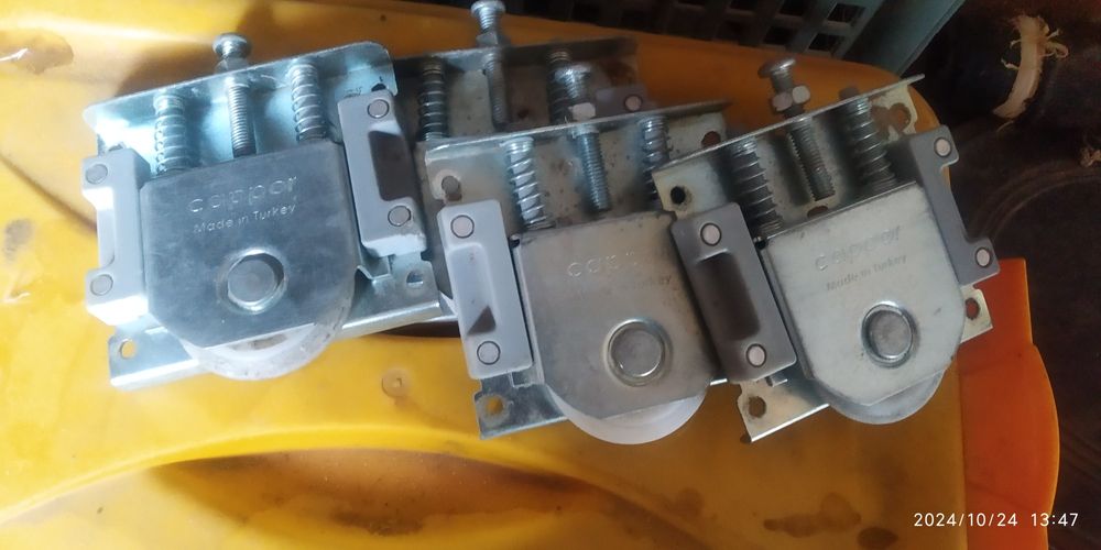 Ролик от мебкли купе двери