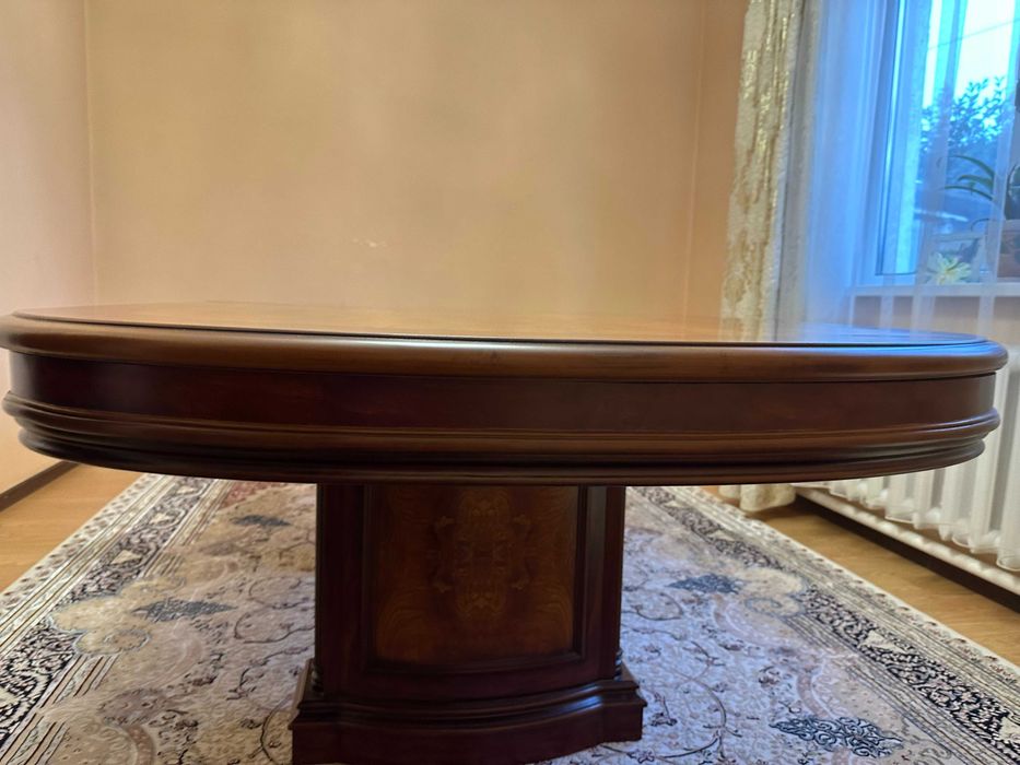 Стол гостевой добротный