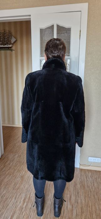 Продам женскую шубу