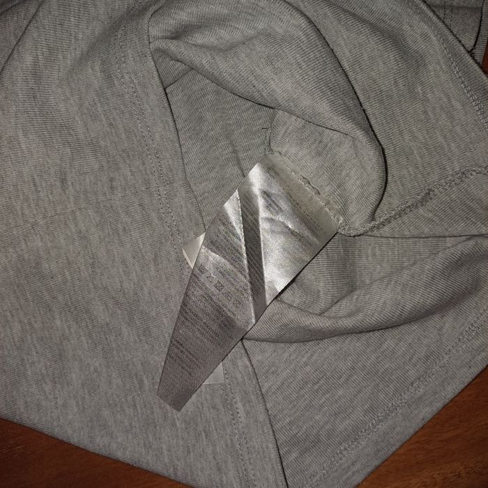 Сива тениска без забележки