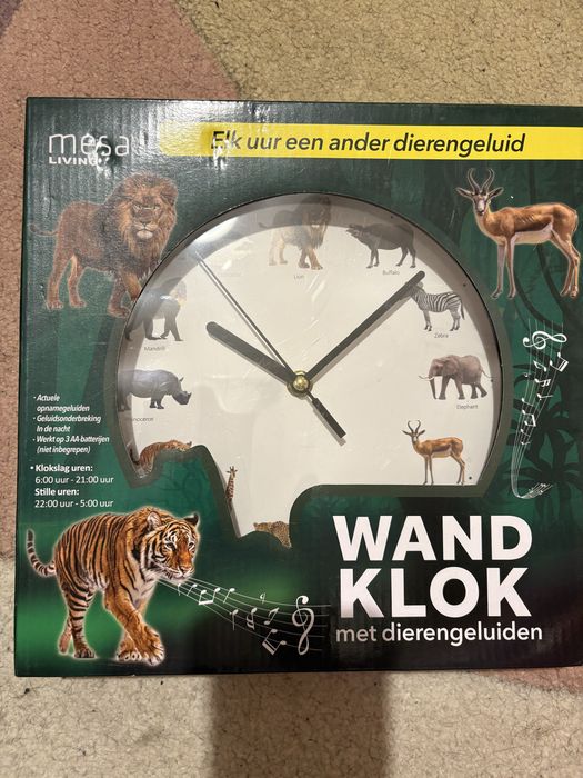 Часовник с животни