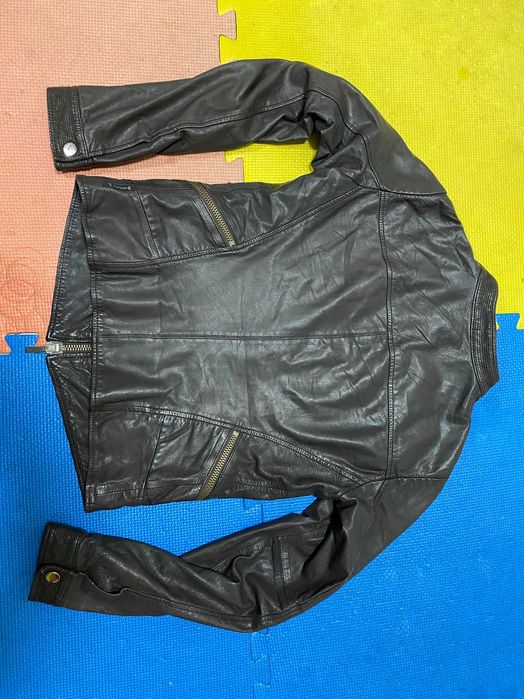 ''Armani Jeans''оригинално дамско кожено яке S размер