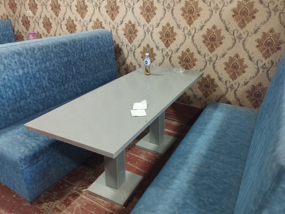 Cafe uchun mebel sotiladi