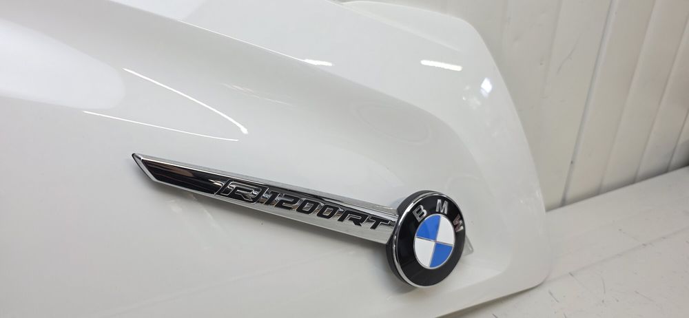 Carena laterala stanga faţă BMW R1200RT 2014-2018 cu emblema