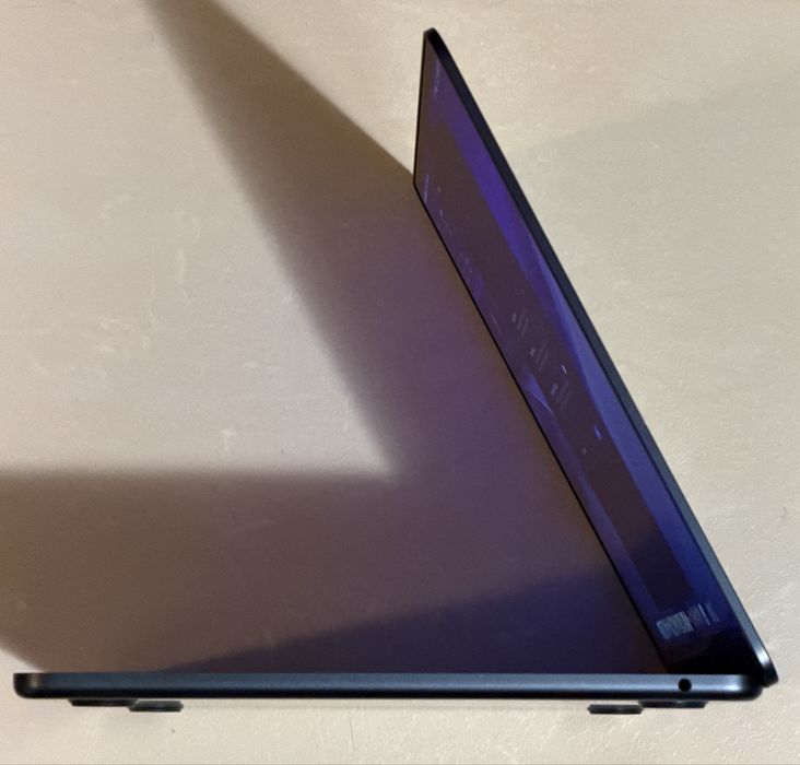 Laptop Apple MacBook Air M2 13 inch, stare foarte buna bateria la 100%