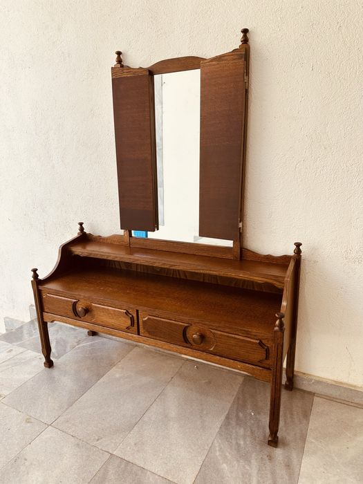 Класическа ретро тоалетка с трикрилно огледало – масивно дърво