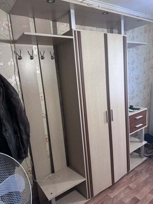 Продам шкаф в прихожую