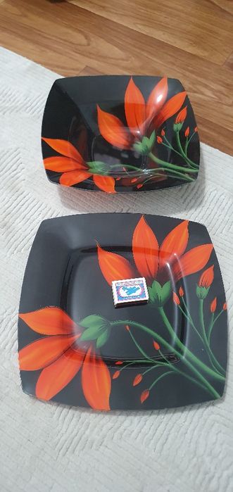 Набор тарелок        .