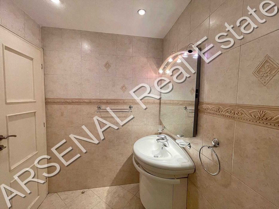 Дава се под наем Тристаен апартамент в София, Център - 125 кв.м за 1000 € - Снимка #9